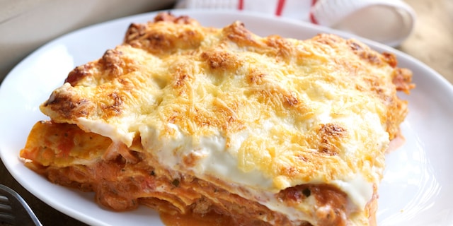 Lasagne bolognaise met basilicum