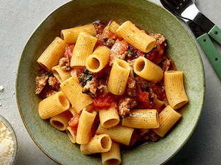 Rigatoni met verse tomaten en vlees