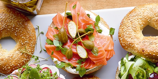 Bagel met Griekse yoghurt en tuinkruiden