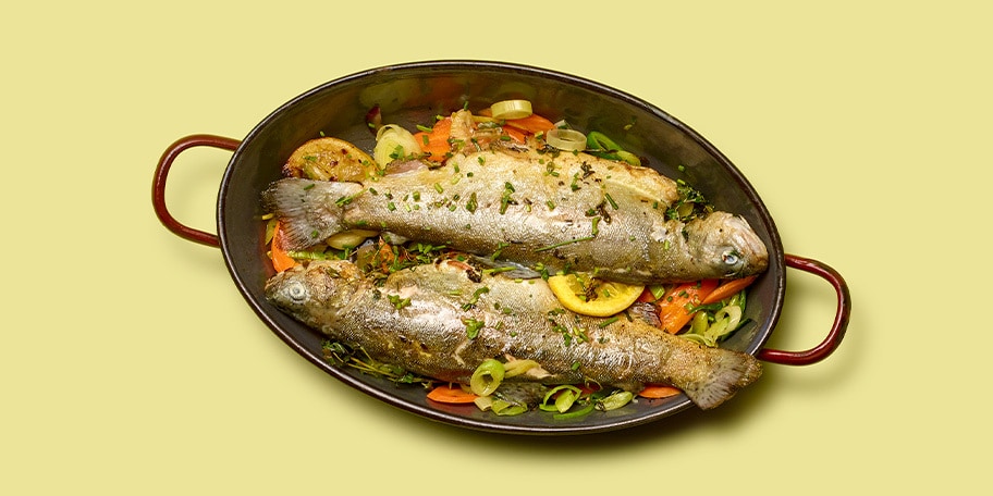 Truites aux petits légumes, herbes et citron