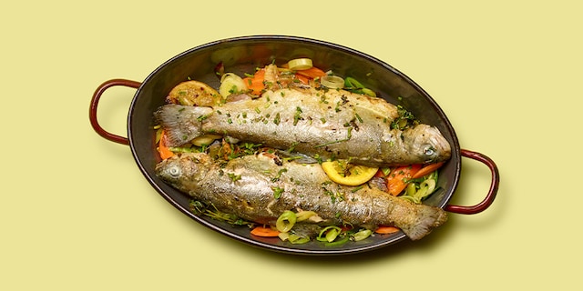 Truites aux petits légumes, herbes et citron