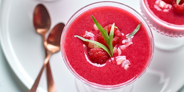 Frambozen-lycheegazpacho met champagne