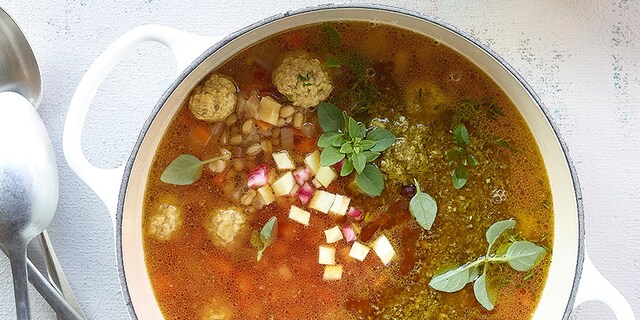 Minestrone d'hiver à l’épeautre et aux boulettes