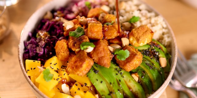 Pokébowl met krokante tofu