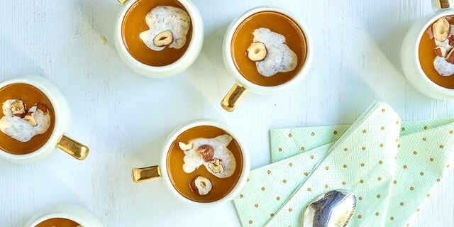 Petites soupes de butternut à la tartufata et aux noisettes