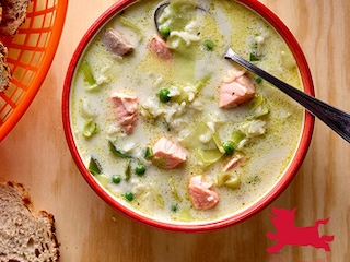 Soupe-repas au riz, saumon et poireaux