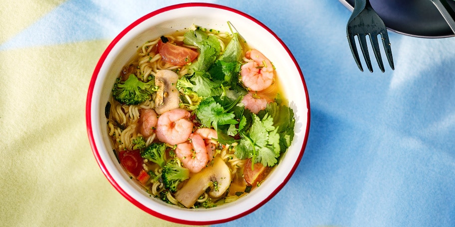 Nouilles express aux crevettes et aux légumes croquants