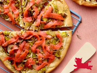 Flammekueche met gerookte zalm en prei