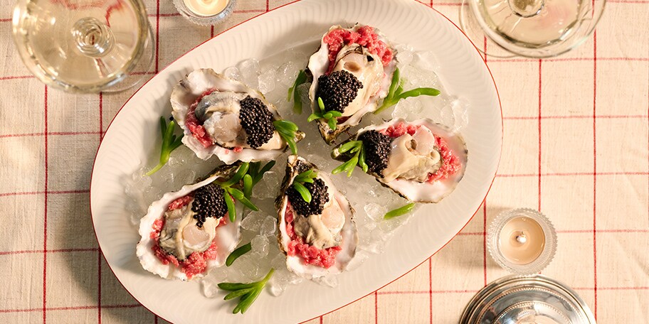 Huîtres au tartare de bœuf et aux perles de hareng