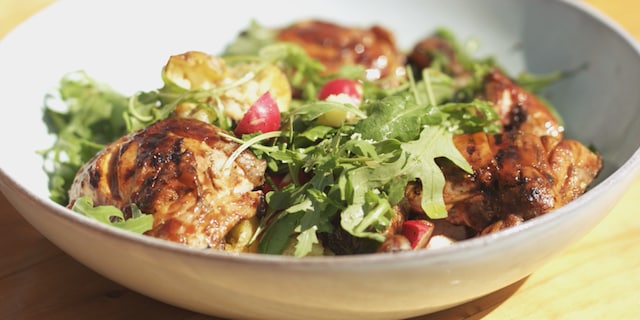 Poulet grillé au barbecue et salade de pommes de terre