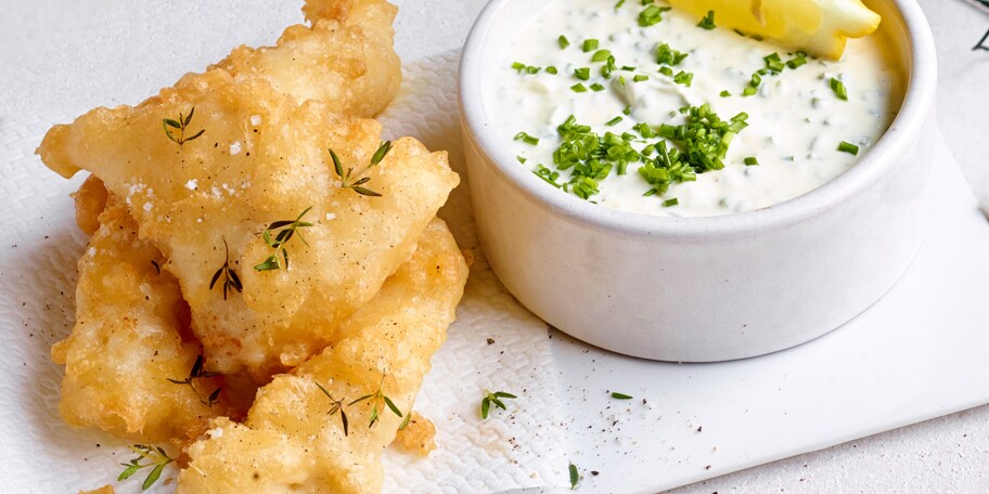 Beignets de cabillaud en croûte à la bière Oud Beersel, crème épaisse et ciboulette