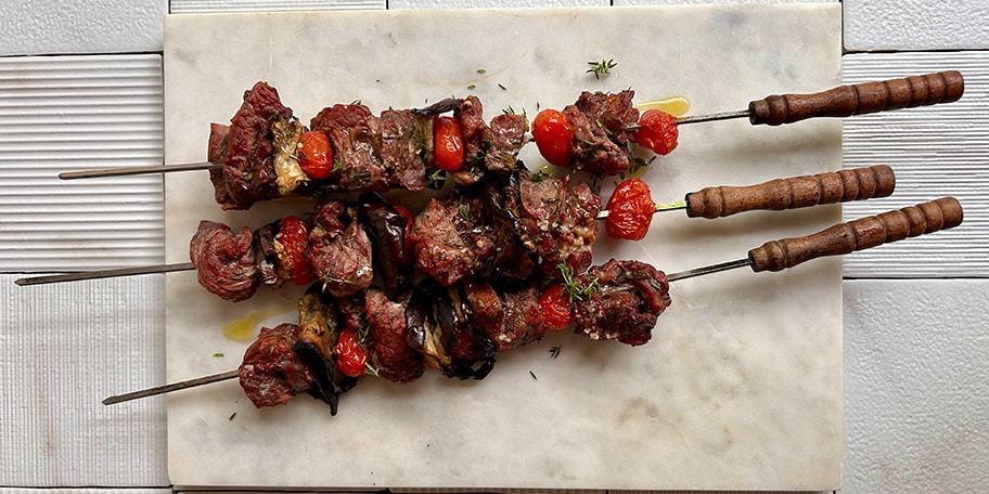 Rundsbrochettes met aubergines