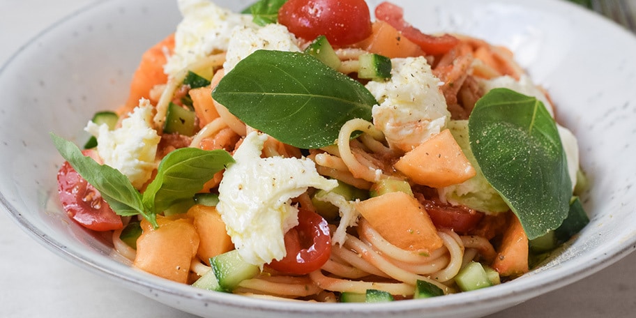 Pastasalade met gazpacho van meloen en kerstomaat