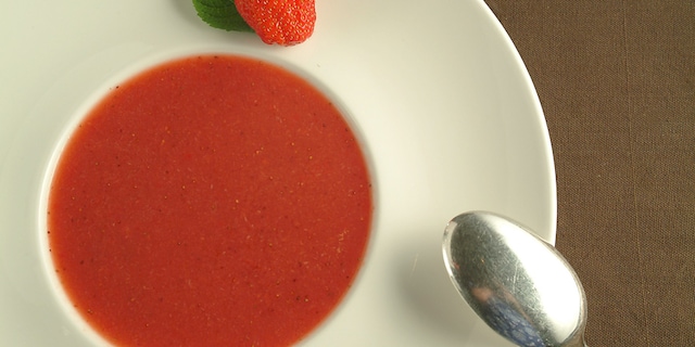 Aardbeiensoep met orgeadesiroop