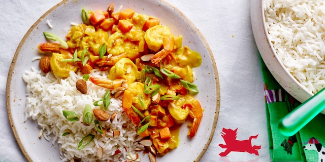 Curry van garnalen met banaan