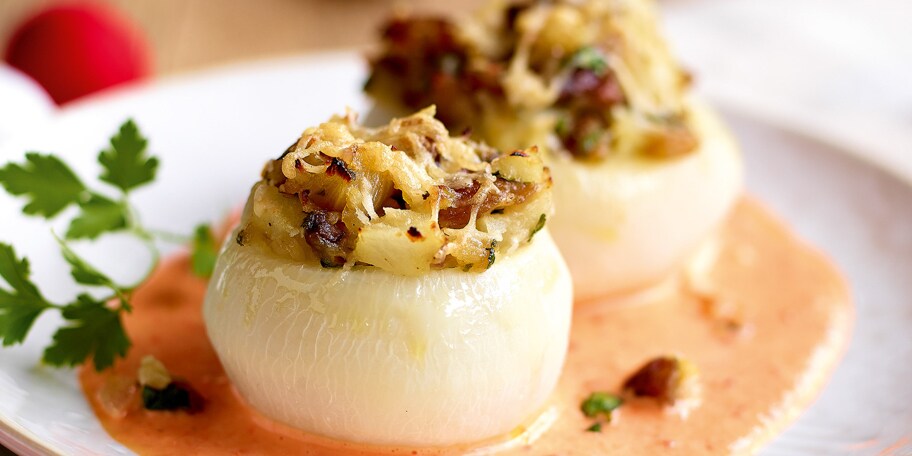 Navets farcis aux marrons, sauce crémeuse au poivron