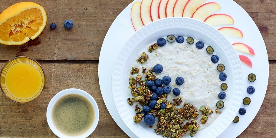 Havermoutpap met fruit en pistachenoten