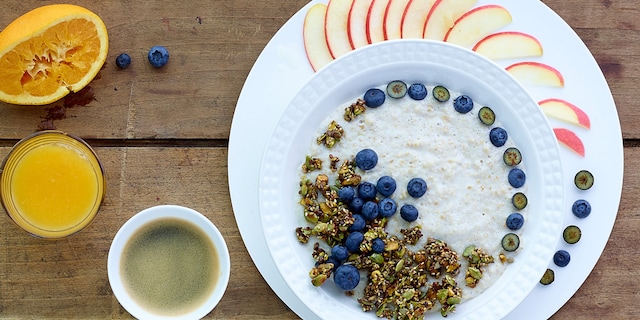 Havermoutpap met fruit en pistachenoten