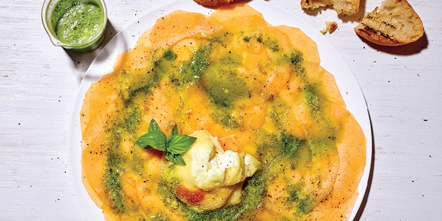 Meloencarpaccio met crottin de Chavignol, gember-basilicumdressing