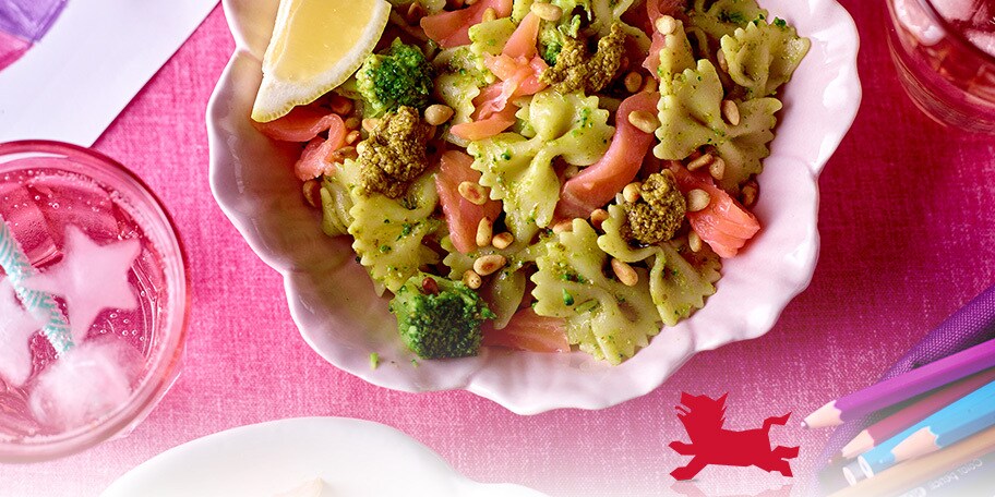Farfalle met pesto, broccoli en gerookte zalm
