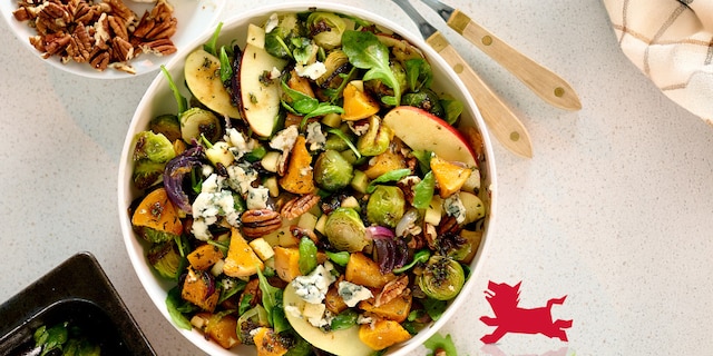 Salade d’hiver aux légumes rôtis, roquefort et noix de pécan