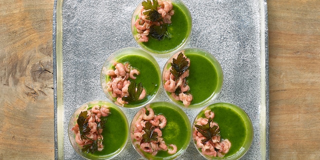 Petites mousses de chou-fleur aux crevettes grises