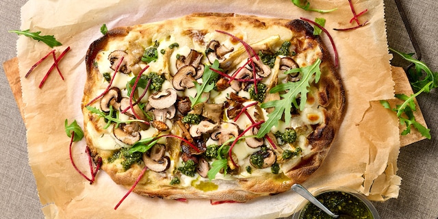 Pinsa met champignons en pesto