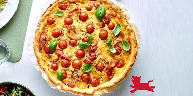 Quiche met mozzarella, kerstomaten en pancetta