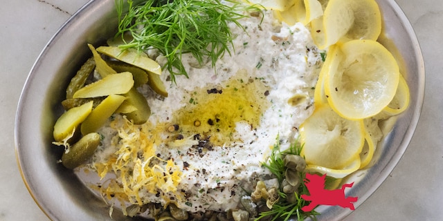 Schelvisrillettes met grijze garnalen en citroenpickles