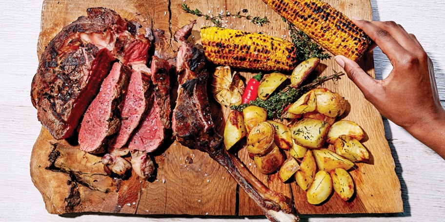 Tomahawk op de barbecue