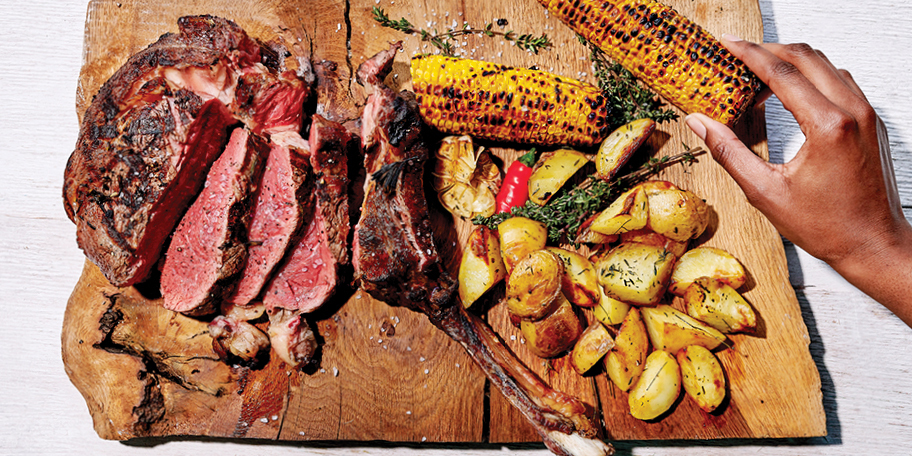 Tomahawk op de barbecue