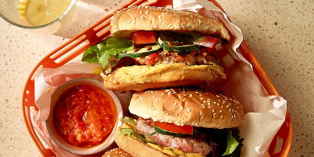 Burgers Iberico au houmous de carottes et salsa piquante