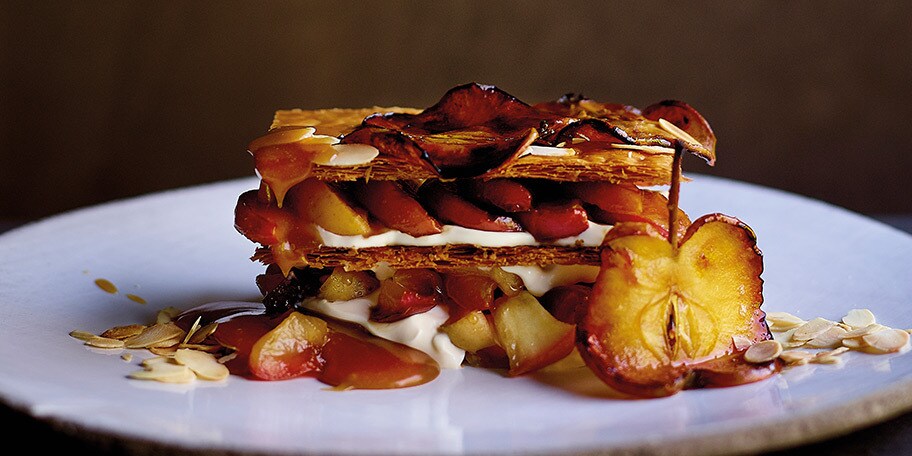 Millefeuille aux amandes, pommes et caramel