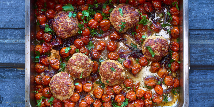 Burgers au cheddar et tomates-cerise rôties