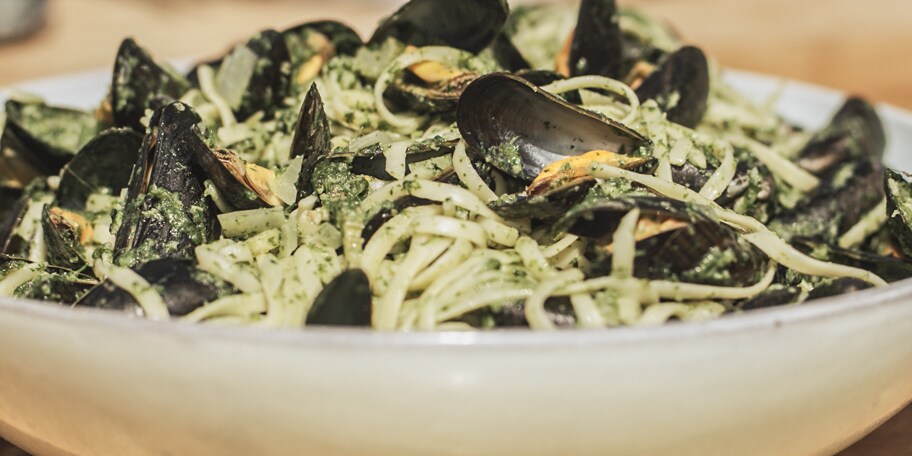 Mosselen in ’t groen met pasta