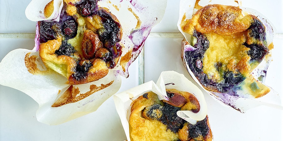 Clafoutis aux myrtilles et aux pistaches