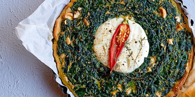 Quiche met schapenkaas, spinazie en cashewnoten