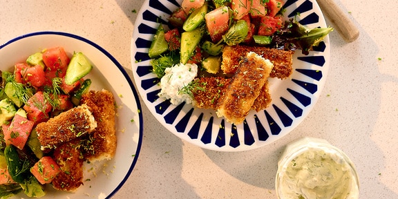 Salade d’été à la grecque aux croquettes de feta