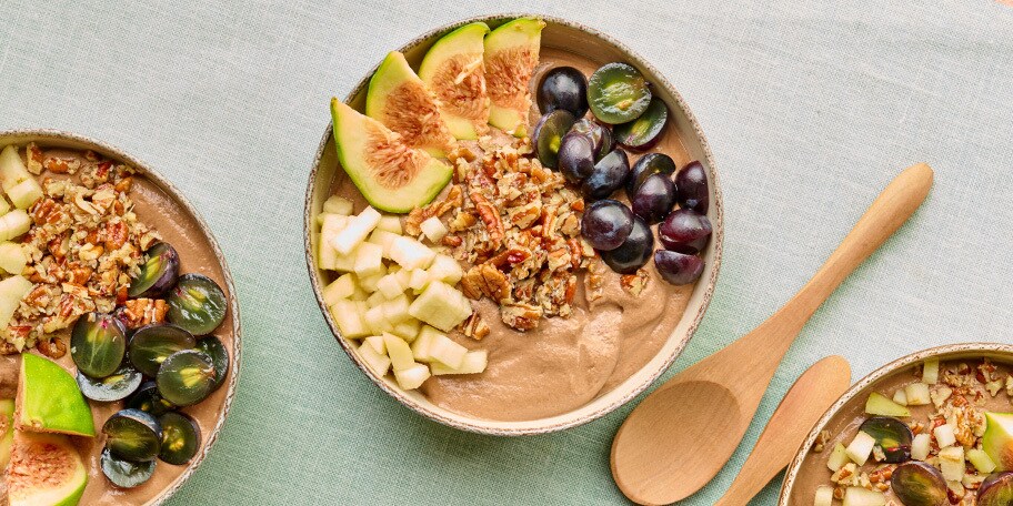 Crème de noix de pécan au cacao et poires, pralin et fruits frais