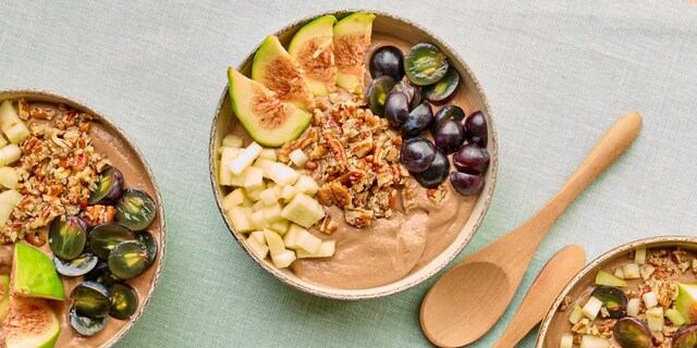 Crème de noix de pécan au cacao et poires, pralin et fruits frais