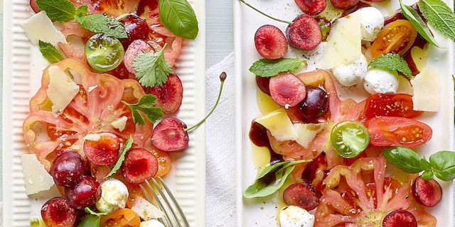 Salade met tomaat, mozzarella en kersen