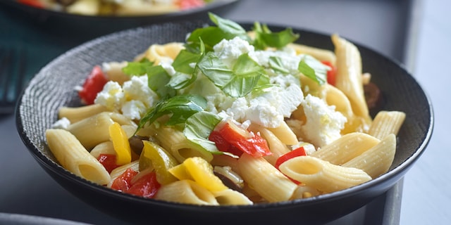 Penne met verse geitenkaas en paprika’s