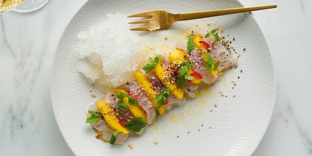 Tartare de dorade à la mangue, granité de saké au gingembre