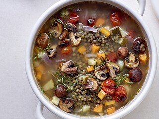 Maaltijdminestrone met linzen en gegrilde groenten