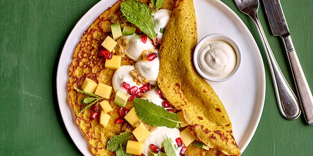 Crêpes aux flocons d’avoine, curcuma et fruits exotiques