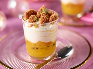 Sinaasappel-passiecheesecake in een glaasje