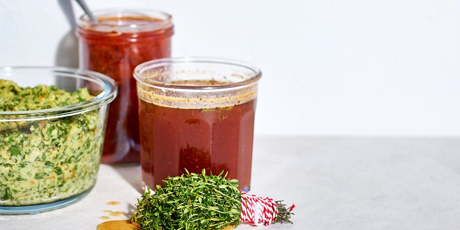 Marinade-dip met knoflook, ansjovis en gedroogde tomaten
