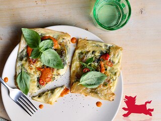 Rijstpapiertaartjes met cottage cheese, spinazie en tomatenpesto