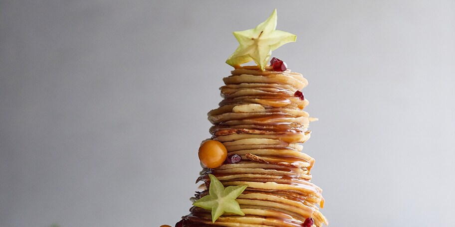 Pannenkoekentoren met exotisch fruit