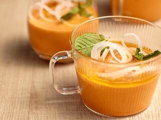 Gazpacho aux pêches et légumes rôtis